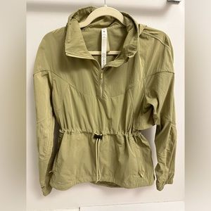 Lululemon rain jacket size 4